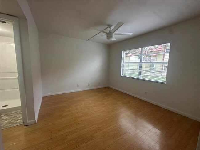 Photo - 3212 NW 103rd Ter Unidad 107-B