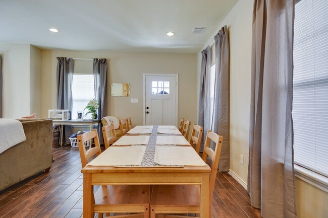 Photo - 601 Highlands St