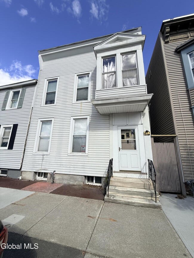 Building Photo - 412 2nd St Unit 1