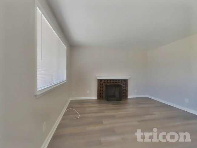 Photo - 207 Roger St