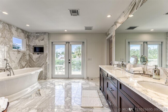 Photo - 524 Poinciana Dr