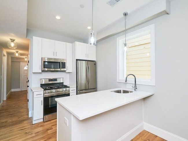 Building Photo - 1114 Saratoga St Rental