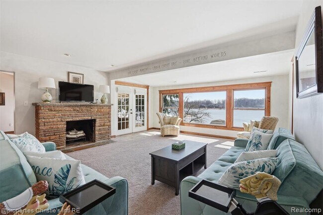 Photo - 2739 Lakeridge Ave