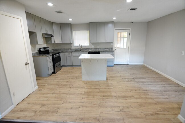 Photo - 6818 Cherrydale Dr