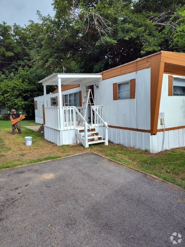 Building Photo - 209 S Ave B Rental