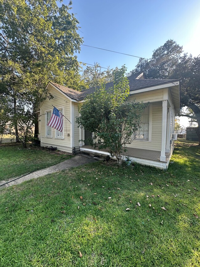 Photo - 213 N Brazos St