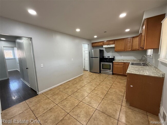 Photo - 8064 Whitefield St