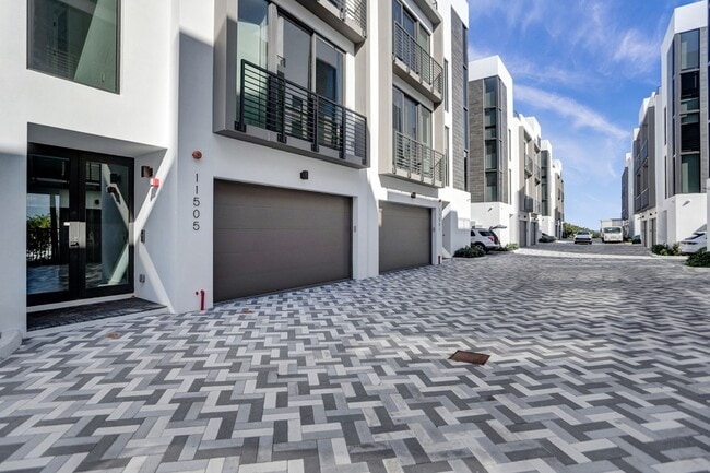 Photo - Gorgeous New Townhouse on the Beach