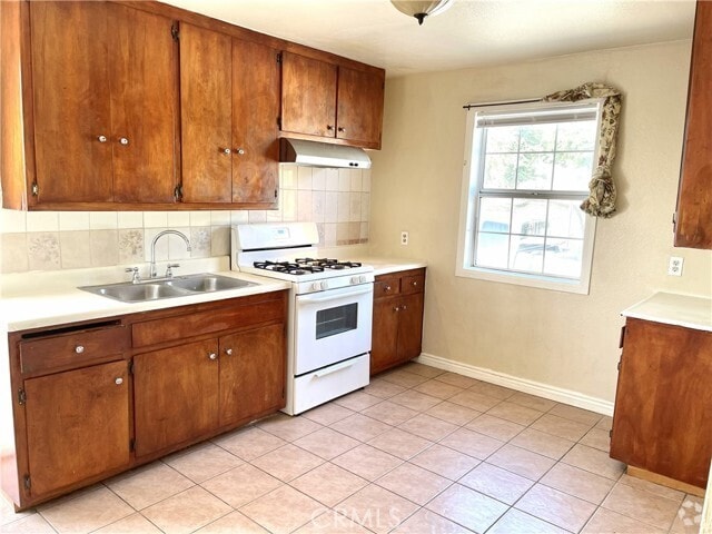 Building Photo - 14650 Boyle Ave Rental