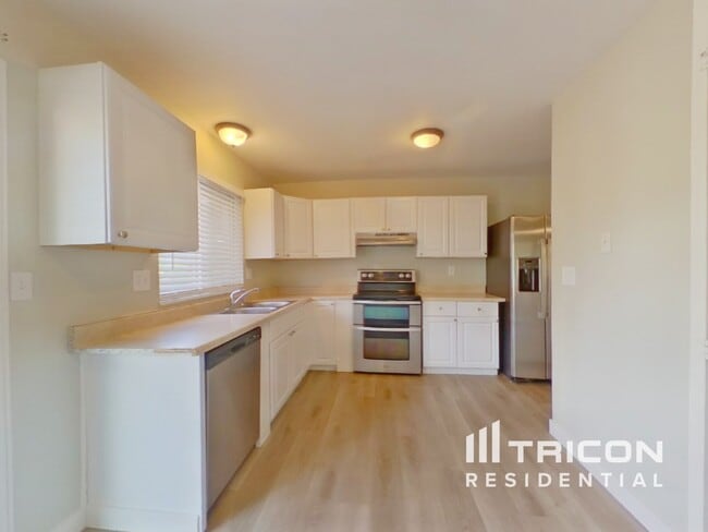 Photo - 2935 Clarendon Dr