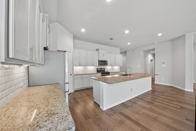 Photo - 18102 Humber River Ln