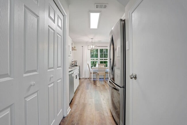 Photo - 3 bedroom 2.5 bath with bonus room in Lega...