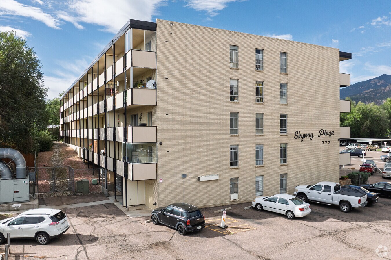 Photo - Skyway Plaza
