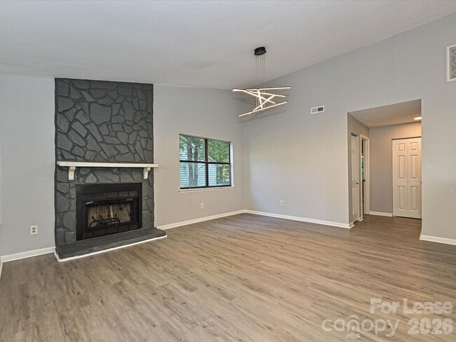 Photo - 633 Pennwood Ln