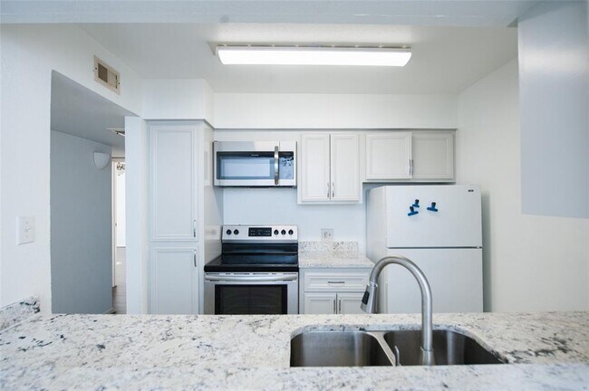 Photo - 3025 Walnut Bend Ln Condo Unit 32
