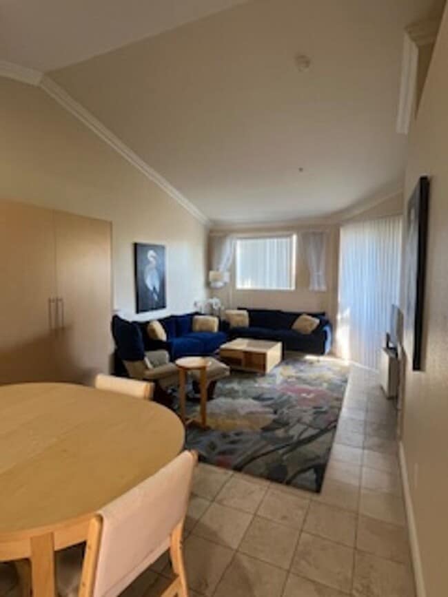 Building Photo - Top Floor 1 Bath| 1 Bedroom Luxury Condo (NV Energy/SW Gas/Internet Included in price) Unit 406