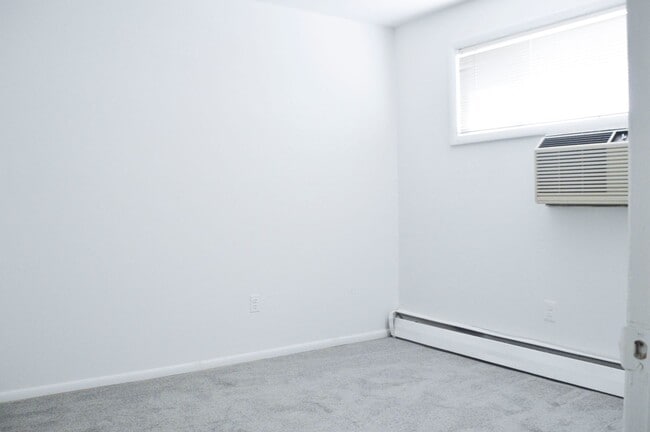 Photo - !!Spacious 2 Bedroom 1 bath apartment!! Unit C St-203