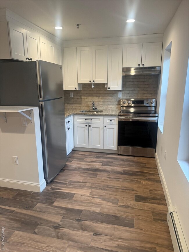 Photo - 106 Hempstead Turnpike