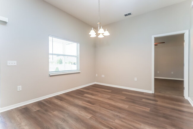 7607 Canterbury Cir