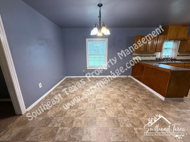 Photo - 3255 Charles St