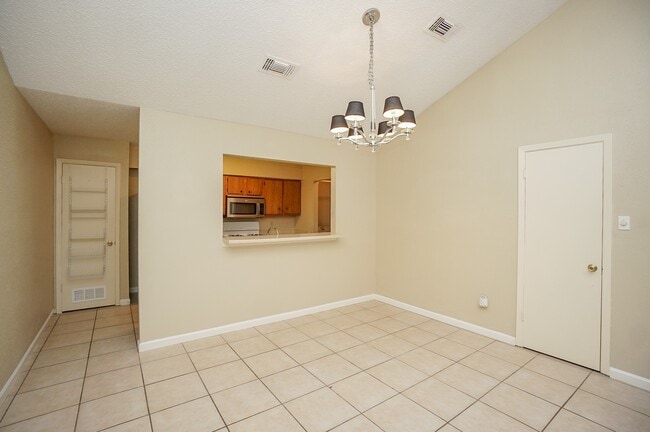 Photo - 20143 Beechview Ln