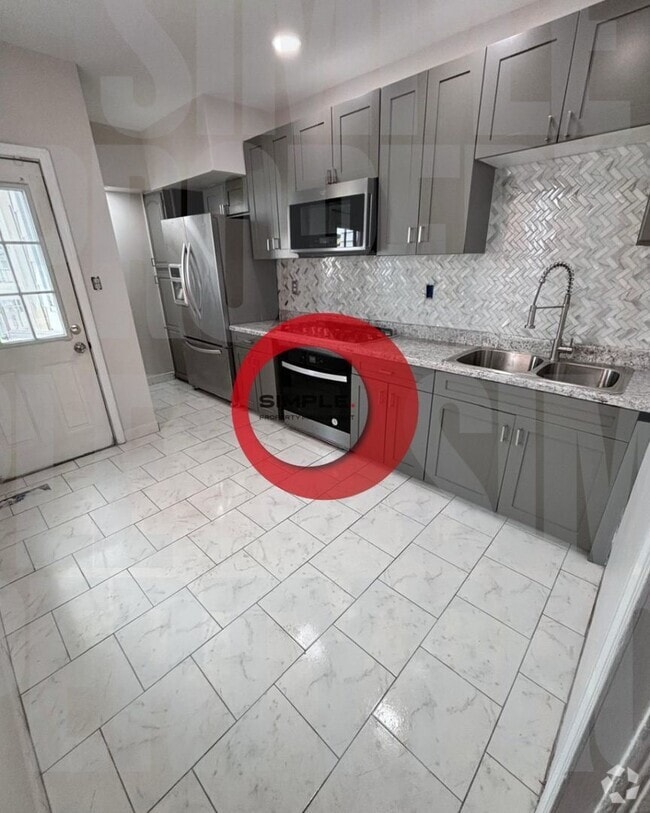 Building Photo - Huge 4-bedroom 1 bath in Historic District Rental