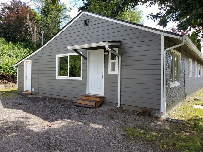 Recently Remolded Duplex - Recently Remolded Duplex House