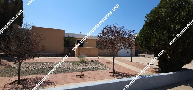 5117 Camino Vista NW