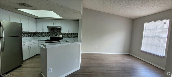 Building Photo - 1300 Wildwood Lakes Blvd Unit 7 Rental