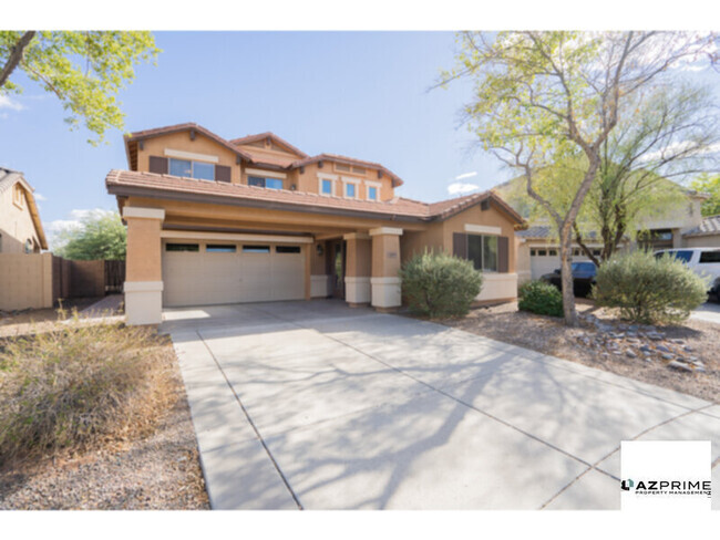 Building Photo - This Exceptional 3/2.5 Phoenix House Seaml...