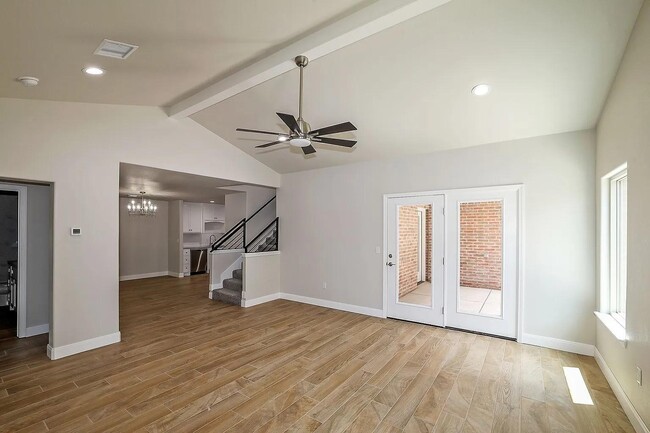 Photo - 7605 Woodford Ave
