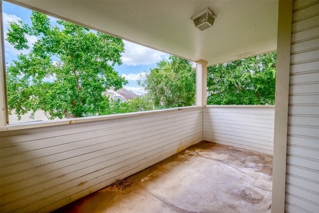 Building Photo - 11503 Meadow Ln Unit D