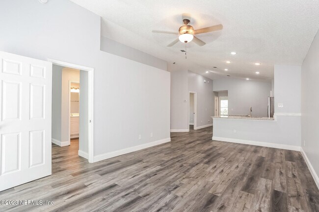 Photo - 2520 Townsquare Dr