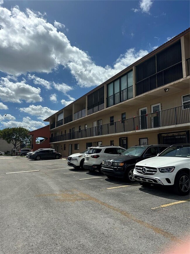 Building Photo - 2301 W 60th St Unit A211