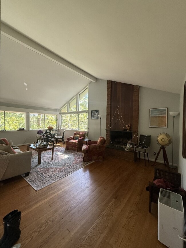 44 Davie Cir