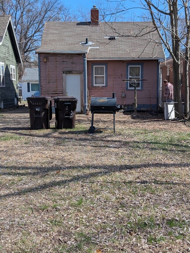 Building Photo - 1615 S Arago St