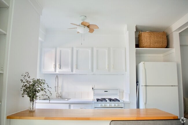 Building Photo - 2130 N St NW Unit 207 Rental