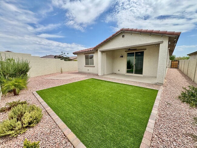 Photo - Beautiful 3 Bedroom 2 Bath Single Level Newer Built Home In Litchfield Park! Has Solar!