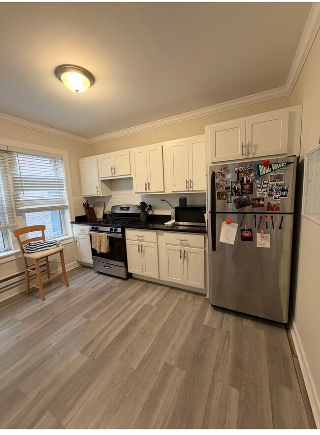 Photo - 837.5 W Cornelia Ave Unit 1N