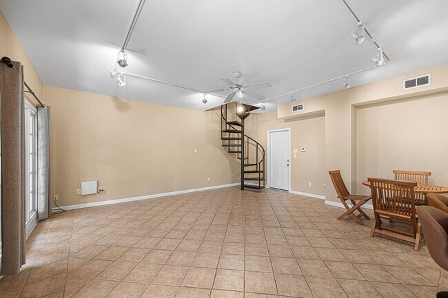 Photo - 702 Avondale St