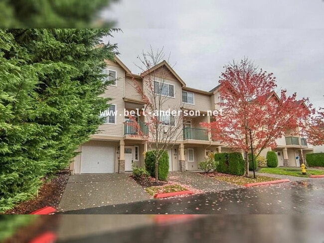 Building Photo - 3 Bedroom Renton Townhome Available NOW! Unit E101
