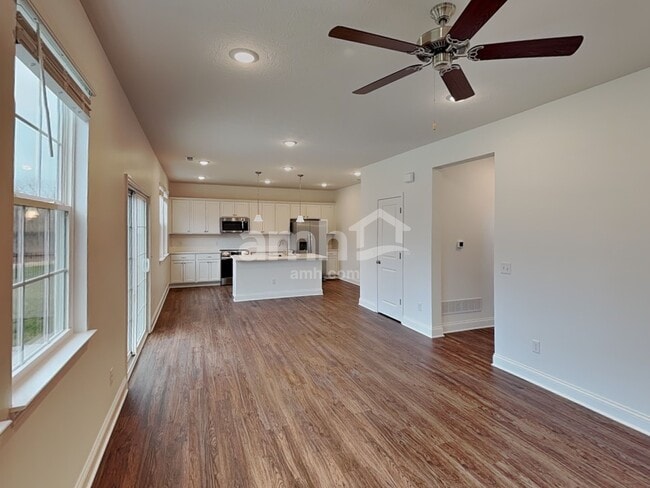 Photo - 701 Castor Ct