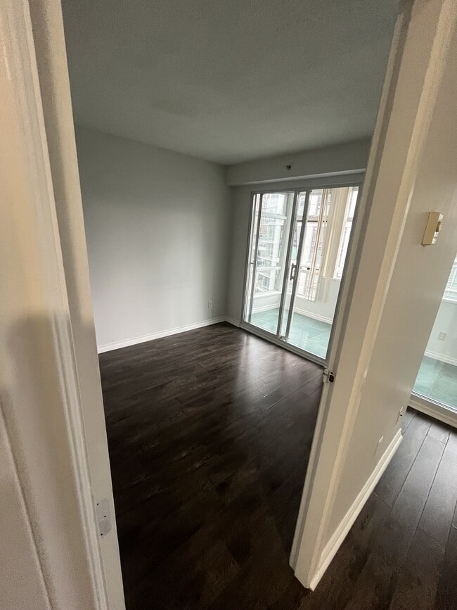 Photo - 1278 Granville St