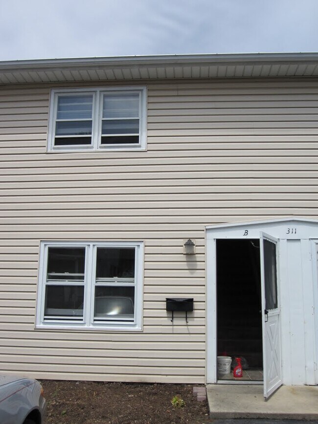 Photo - 311 W Queen St Unit B