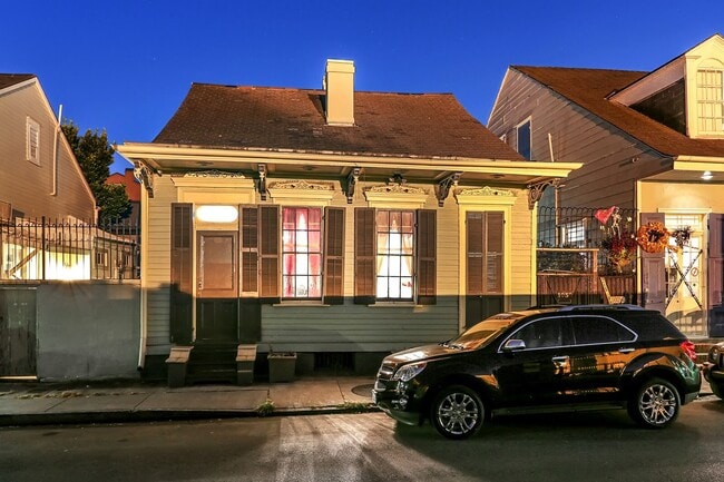 Photo - 1030 Burgundy St