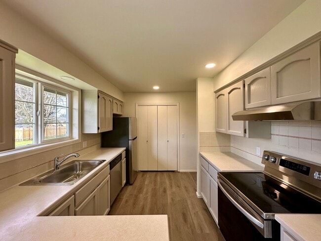 Photo - 905 Nooksack Rd