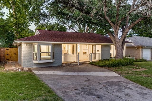 Building Photo - 9026 Livenshire Dr Rental