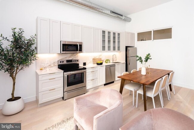 Photo - 900 N 9th St Unit B