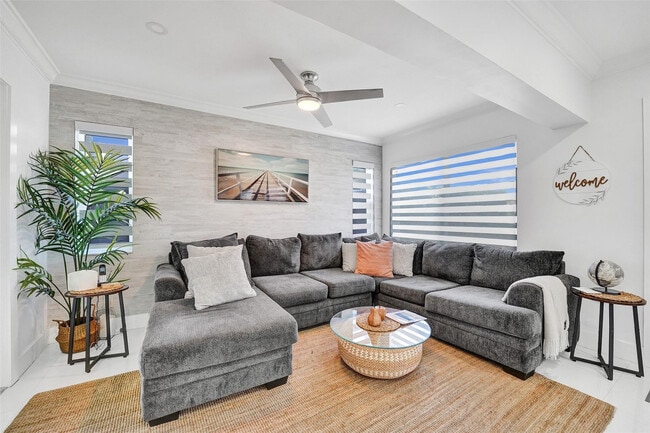 Building Photo - 6740 Custer St