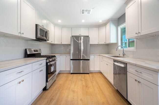 Photo - 1049 W 62nd St Unit 1049